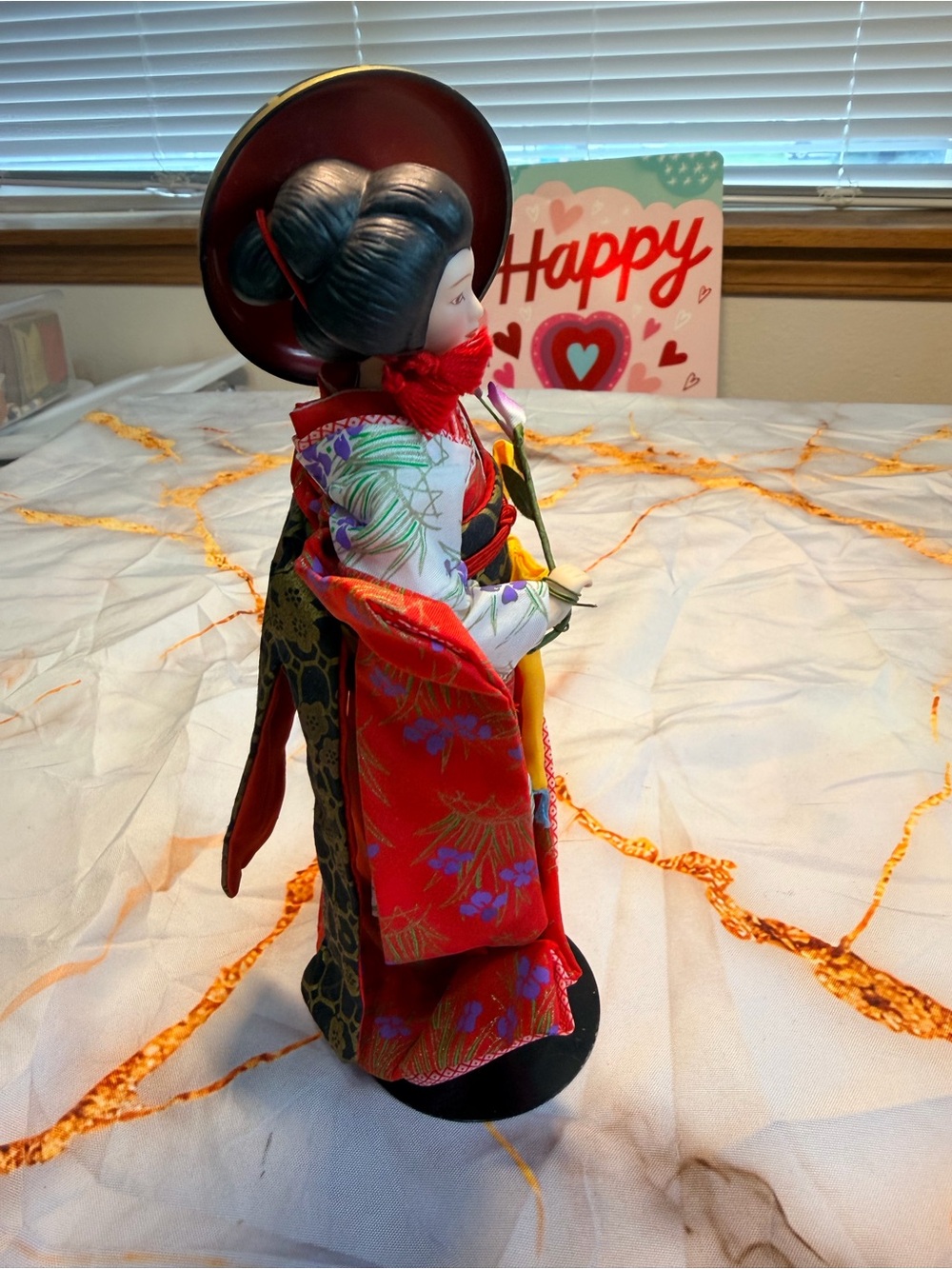 Porcelian doll 1990 Avon international - Picture 3 of 7
